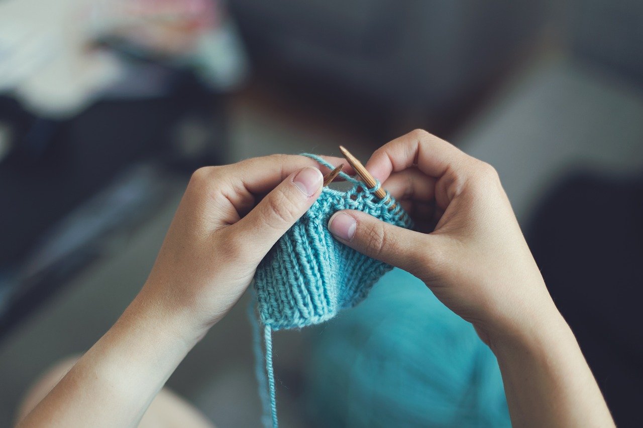 knit, sew, girl-869221.jpg